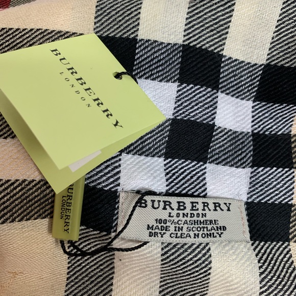 Accessories - NIP Burberry Pashmina